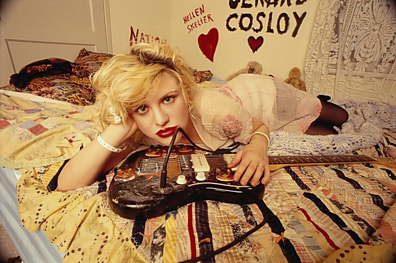 ca. 1992 --- Musician Courtney Love --- Image by © Alan Levenson/CORBIS OUTLINE