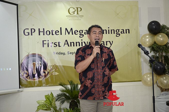 Bustami Zainudin, Direktur Utama GP TEL, saat memberikan sambutan dalam acara ulang tahun GP Hotel.